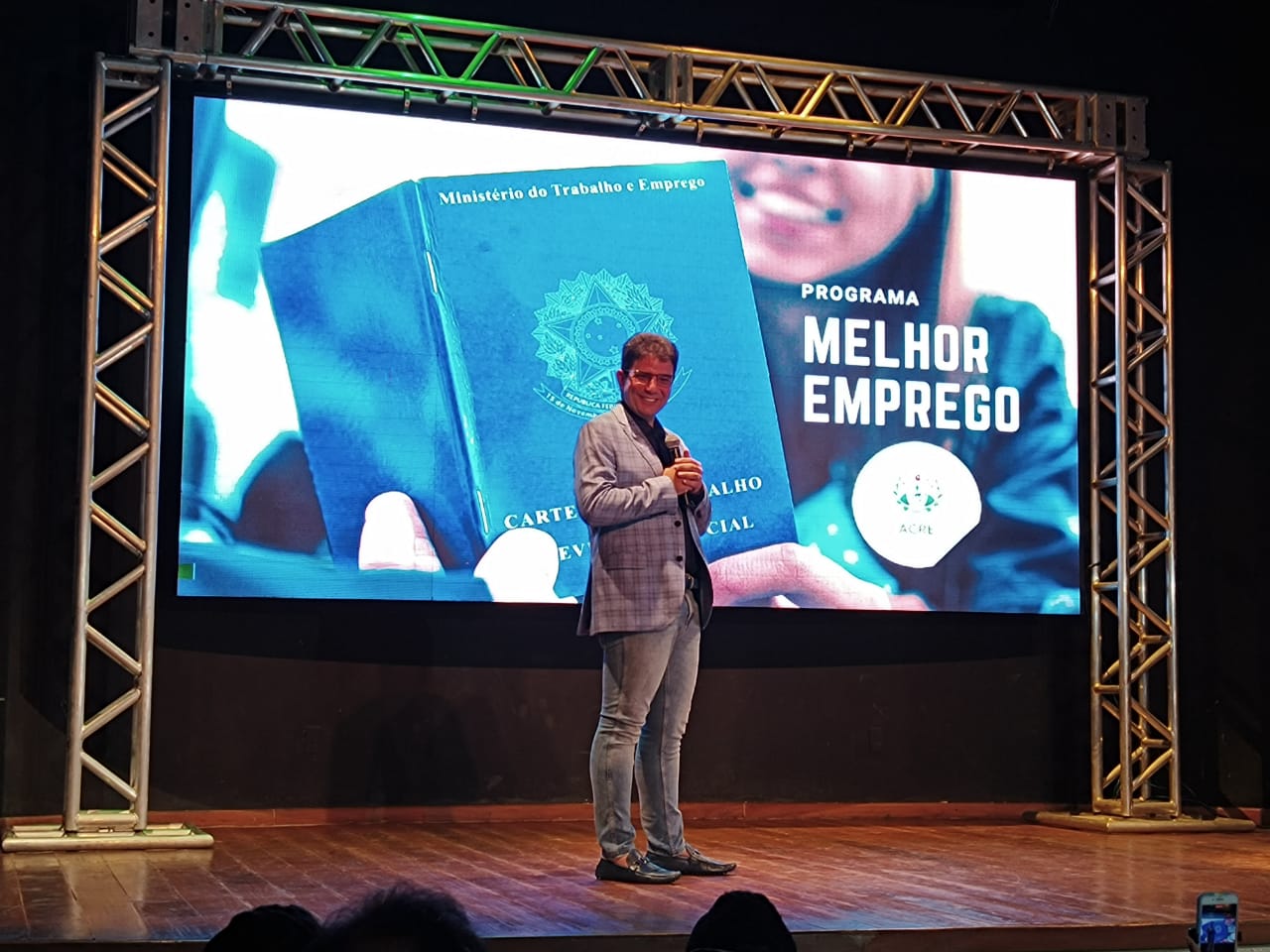 Gladson lança plano que prevê a criação de 30 mil postos de trabalho em 2022